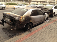  بالصور: إحتراق مركبتين في شارع "ناحل هابسور" بيافا دون وقوع إصابات 